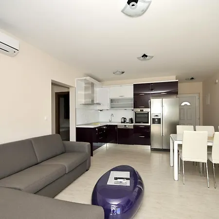 Theodor Apartment