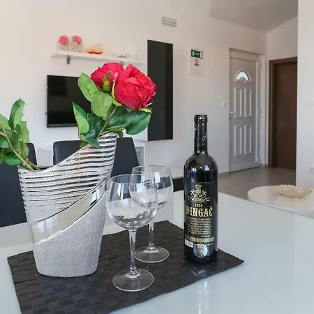 Theodor Apartment *